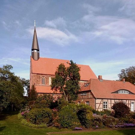Ferienwohnung Irisgarten Am Pfarrgarten Starkow Velgast Exterior foto