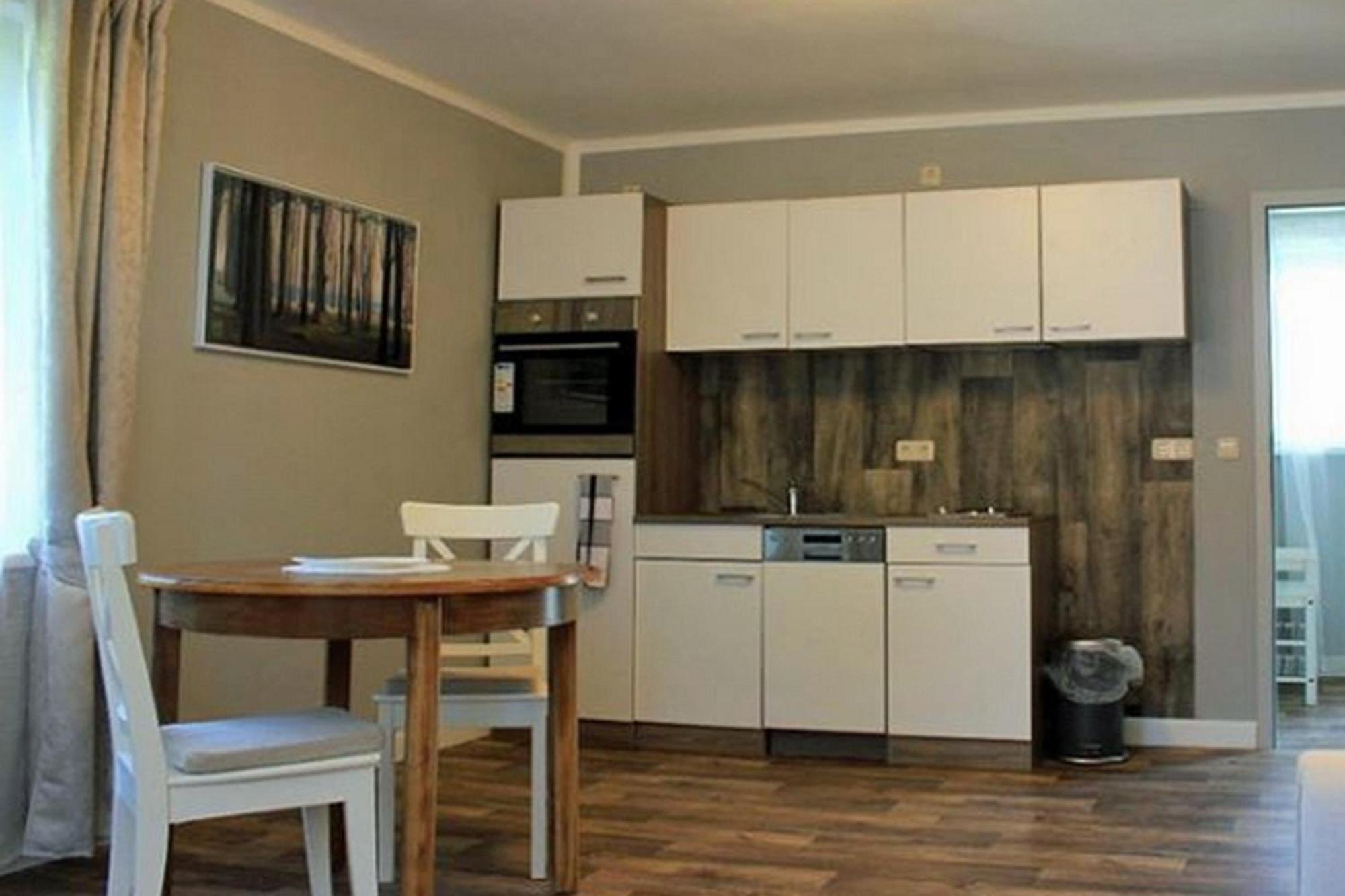 Ferienwohnung Irisgarten Am Pfarrgarten Starkow Velgast Exterior foto